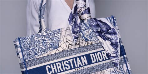 Foulard en soie Dior : les modèles à shopper.